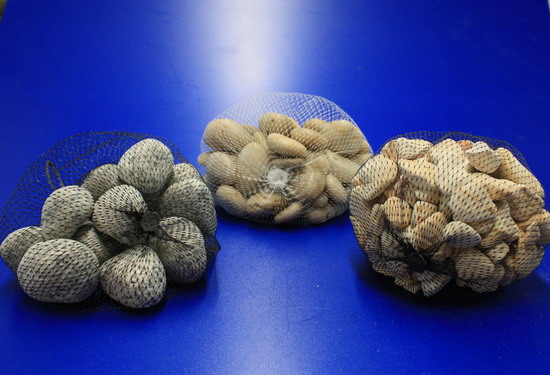 River Pebbles – unterschiedliche Farb- und Form-Spektren – im 0,75 kg Netz